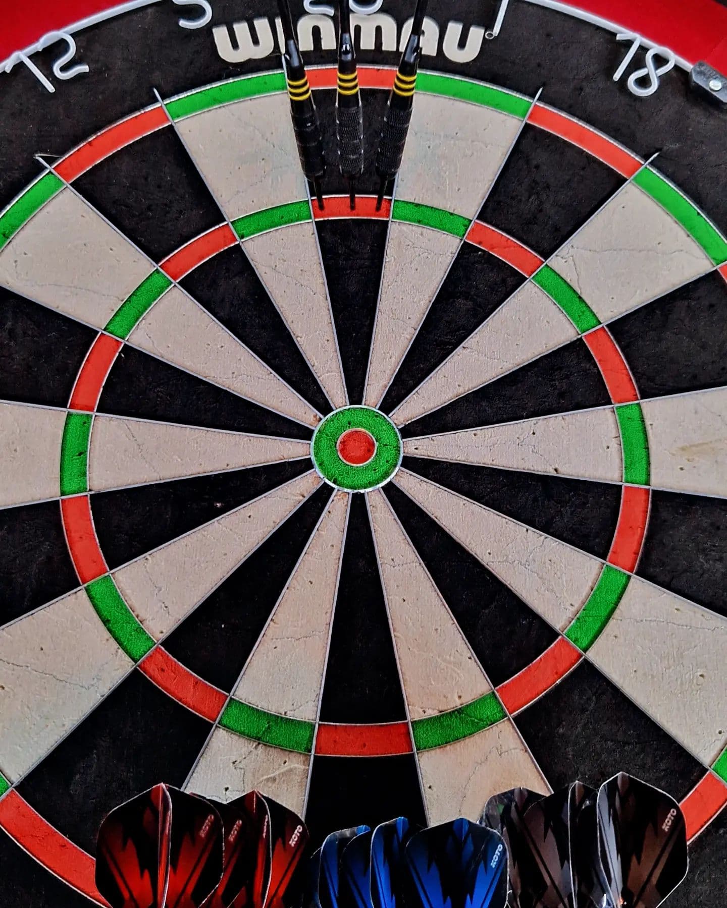 Thank you dartshopper for my new winmauofficial Blade6! A great starter set of darts from Koto, dart mat and I particularly like the lit board surround. #dartshopper